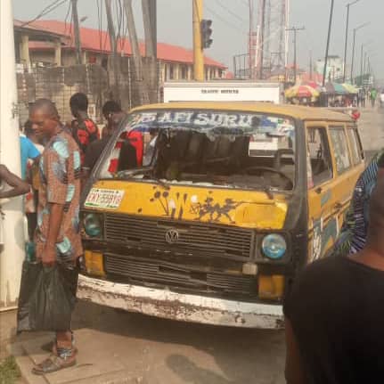 FATAL ACCIDENT : PASSENGER DIES, RIDER INJURED AS A RECKLESS BUS DRIVER RAMMED INTO COMMERCIAL MOTORCYCLE ON LAGOS – ABEOKUTA EXPRESSWAY