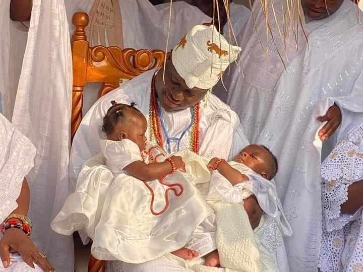 Ooni’s Royal Twins Arrive Ile-Oodua Palace In Grand Style