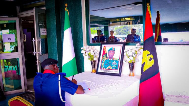 COAS Demise: Keshinro Visits 9 Brigade, Signs Condolence Register, Commiserates With Nigerian Army