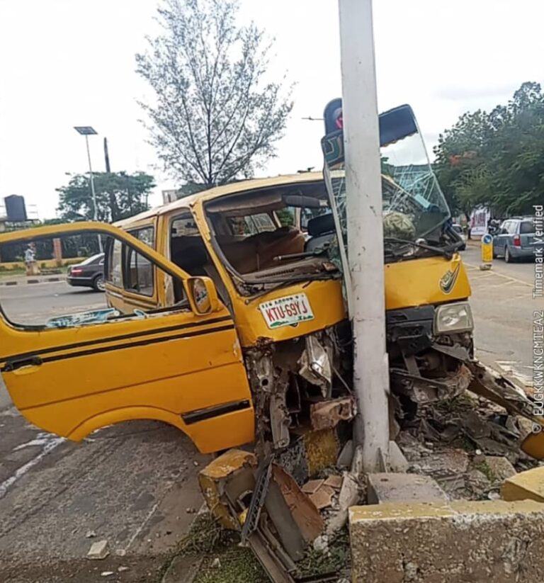 Alausa: Lastma Rescues Injured Couple,Others As Drunk Bus Driver Crashes Into Street light Pole