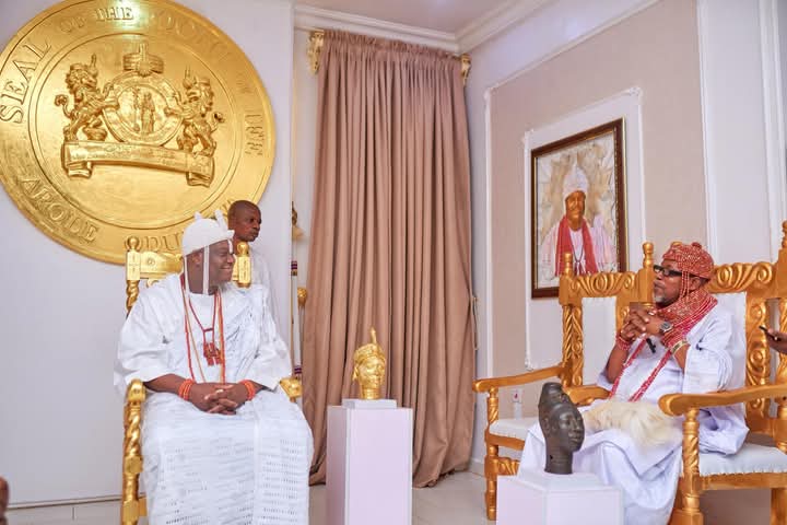 King Udurhie 1 Leads Idjerhe Kingdom Delegation to Visit Arole Oodua